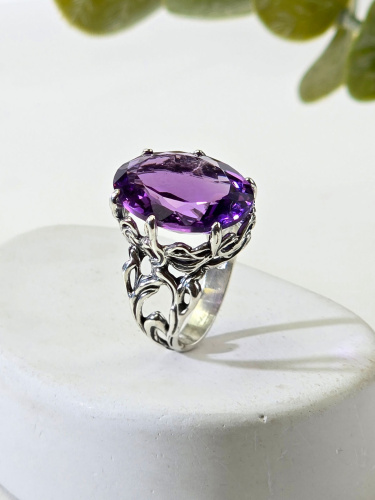 Серебряное кольцо ETERI с аметистом